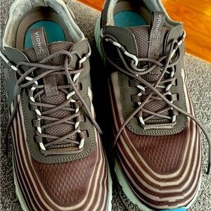 Vionic women’s size 11. Foot grew hardly worn.